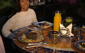 Mesón De Leyendas Breakfast&Downtown